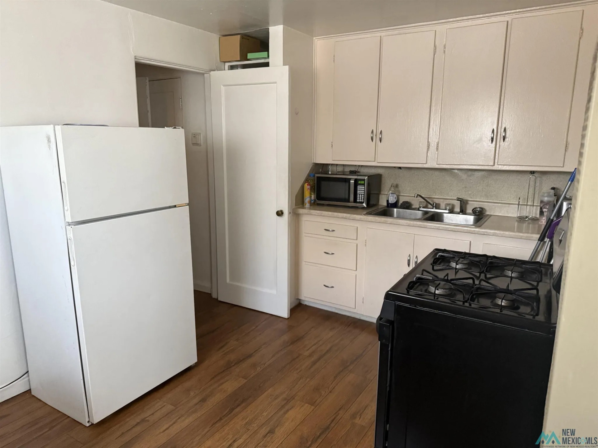 924 Seventh St photo 26